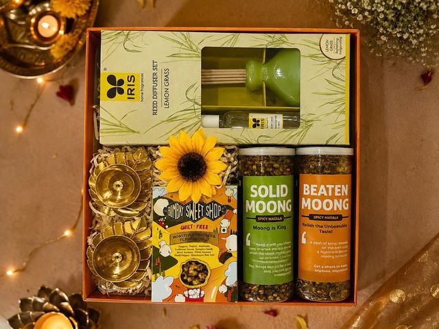 Aroma & Crunch – corporate Diwali gift hamper by SarvannaGifts